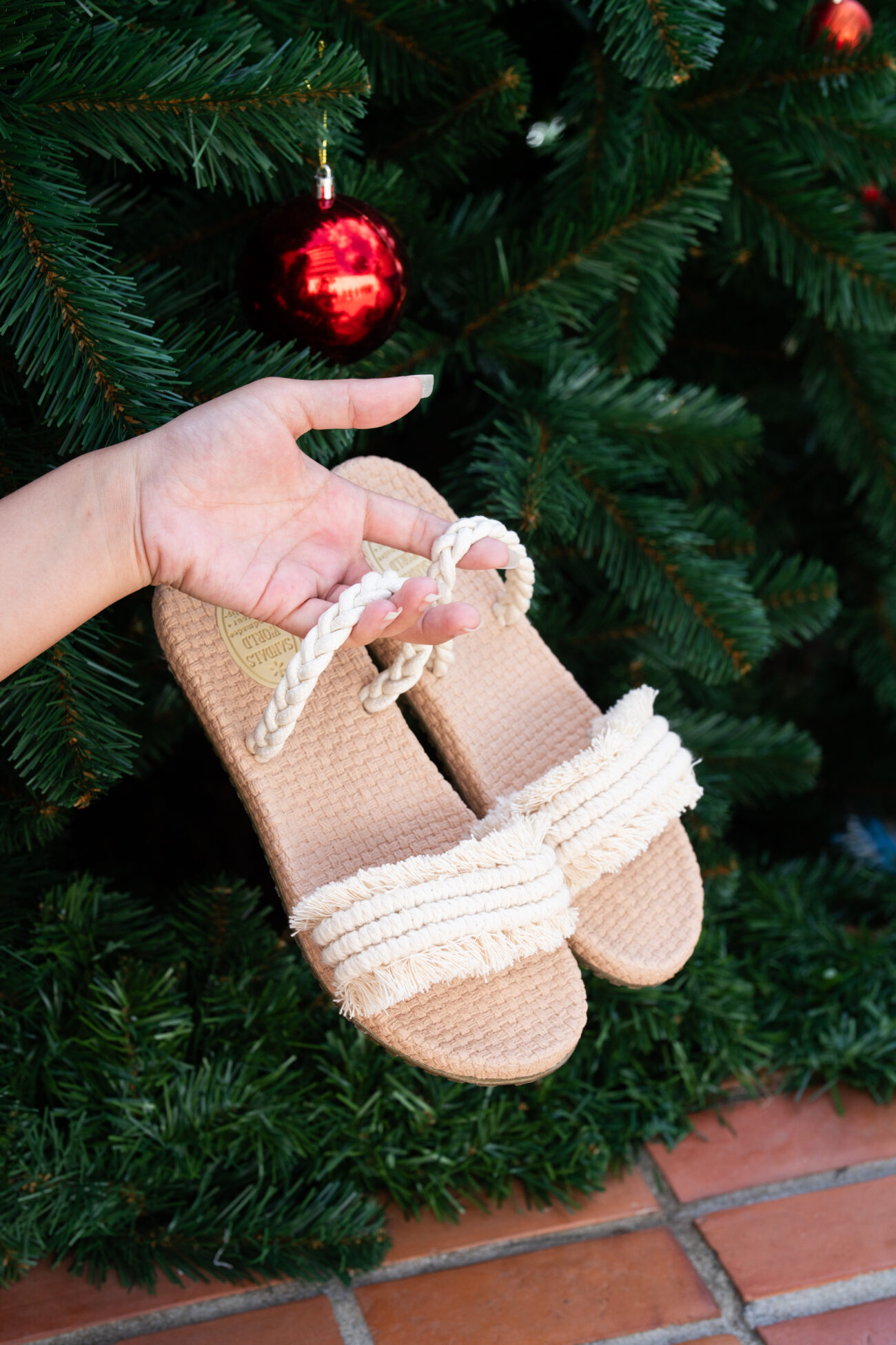 christmas-sandals-World