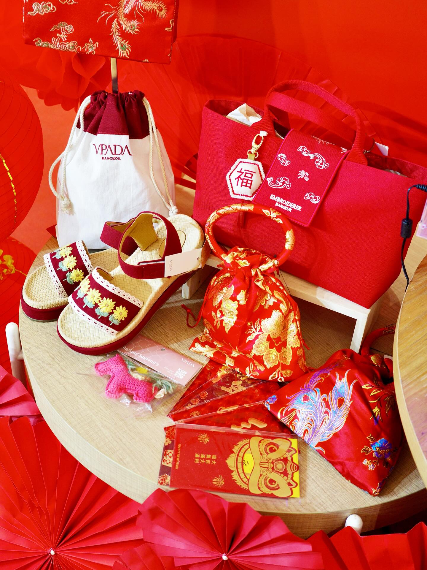 Hug-Craft-Pop-Up-Store-wiyh-vpada-and-sandals-world