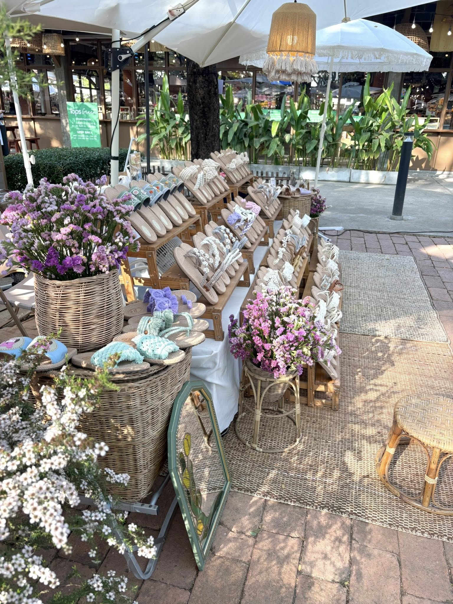 the-timeless-charm-of-handmade-markets-travelers-cant-miss