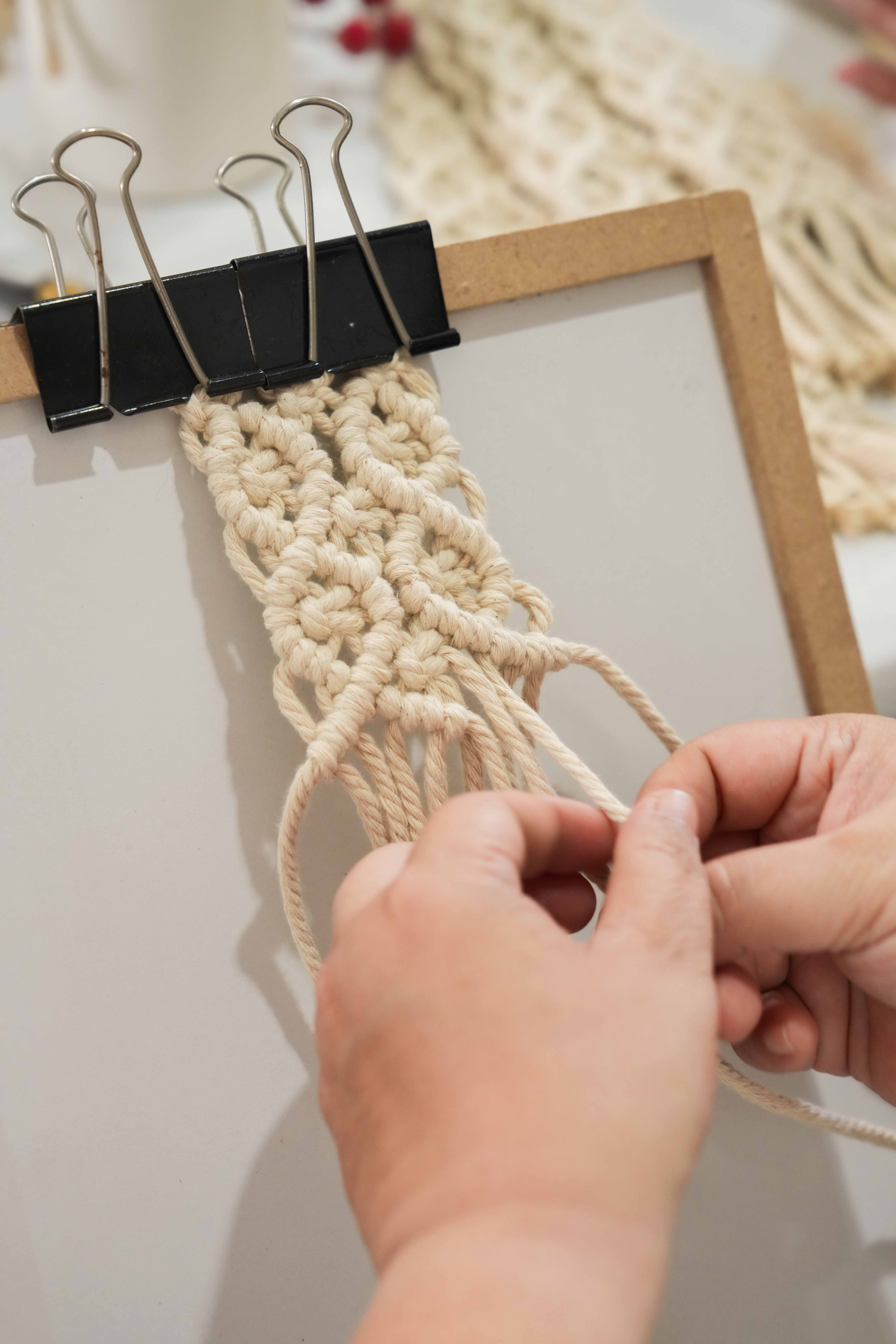 sustainable-thai-craft-sandals-through-macrame-comununity