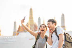 why-do-tourists-from-around-the-world-bring-thailand-sandals