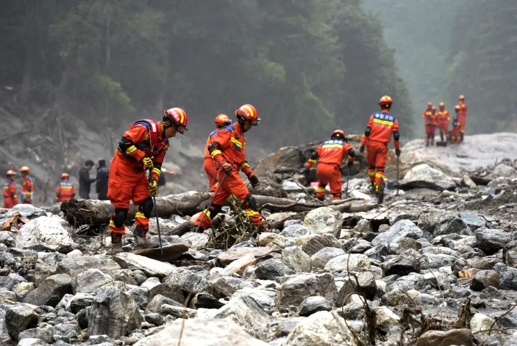 nepal-tibet-glacier-collapse-climate-warning